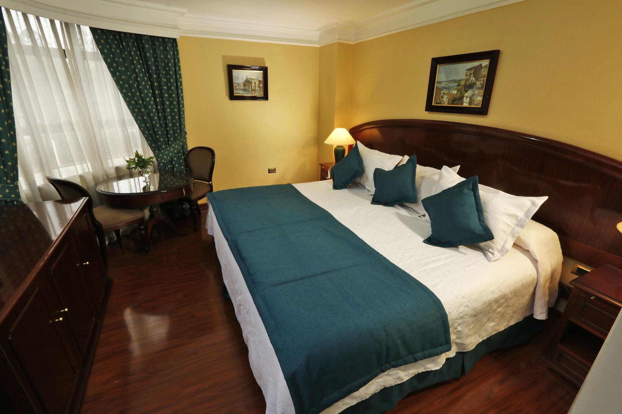 Principado De Asturias Hotel Сантяго Екстериор снимка