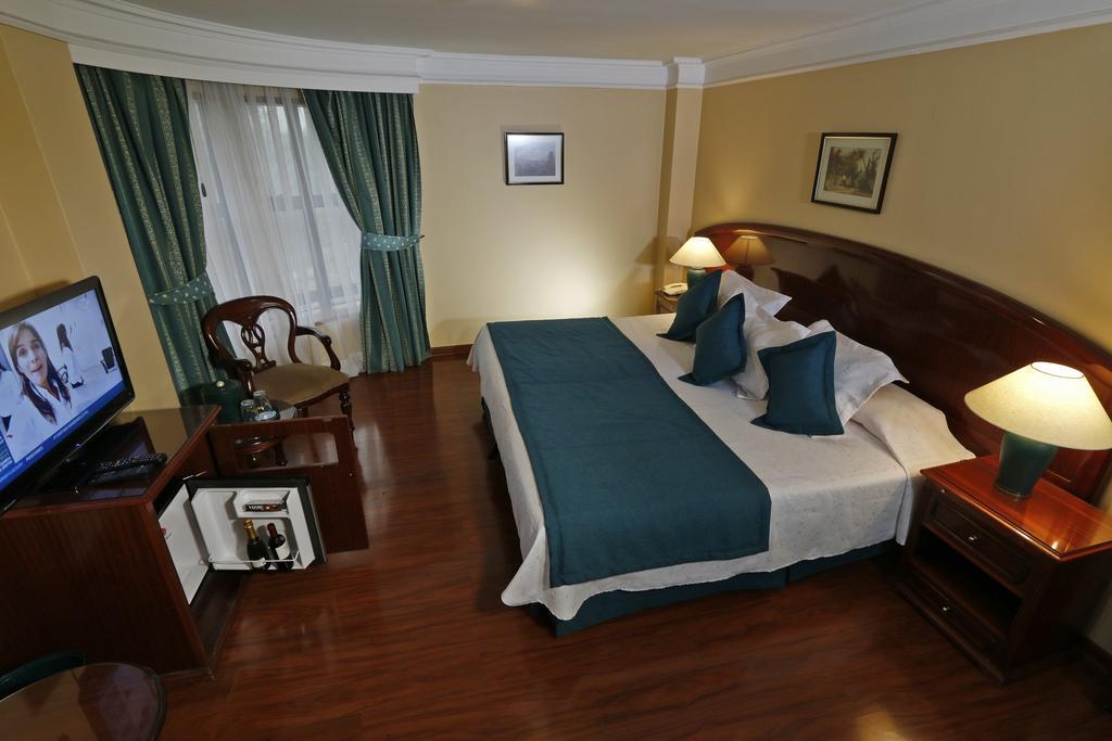 Principado De Asturias Hotel Сантяго Екстериор снимка
